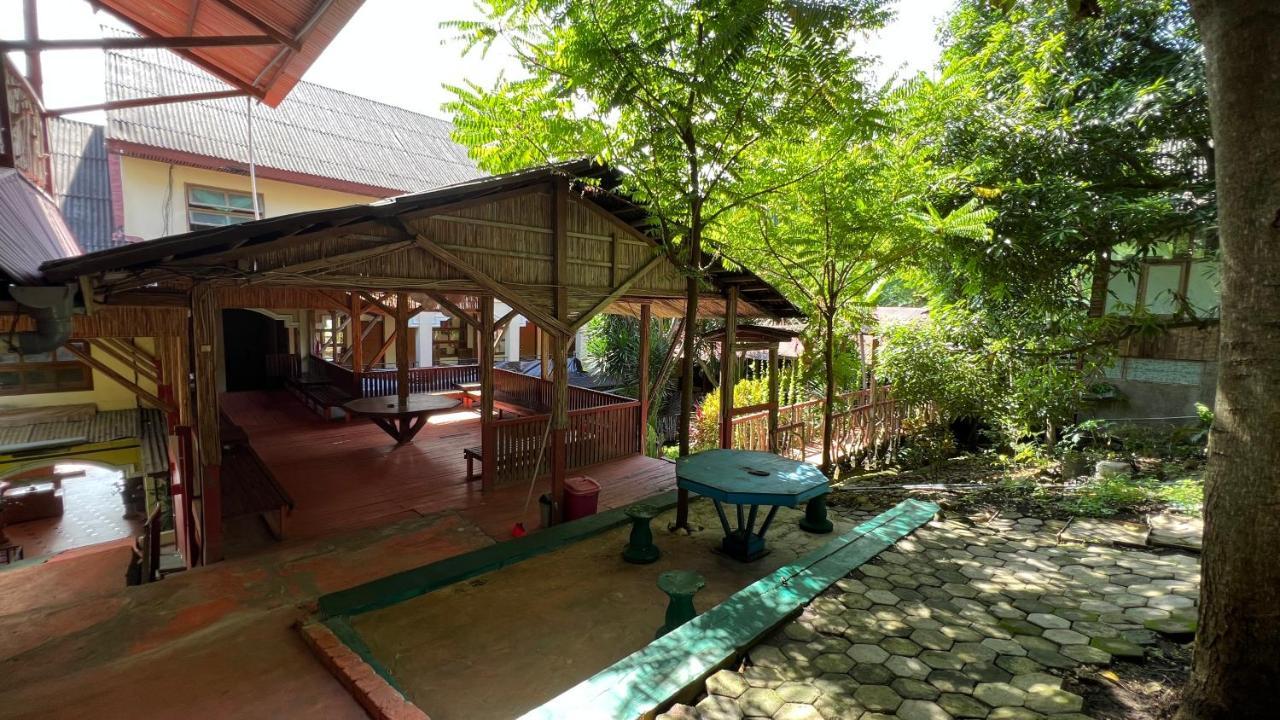 Centro Bajo Hotel & Resto Labuan Bajo Luaran gambar