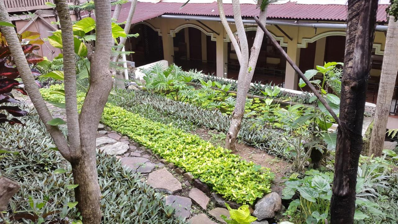 Centro Bajo Hotel & Resto Labuan Bajo Bilik gambar
